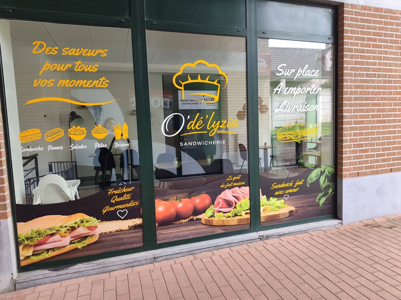 Façade de la sandwicherie O'Dé Lyzia sur la Grand'Place de Dour