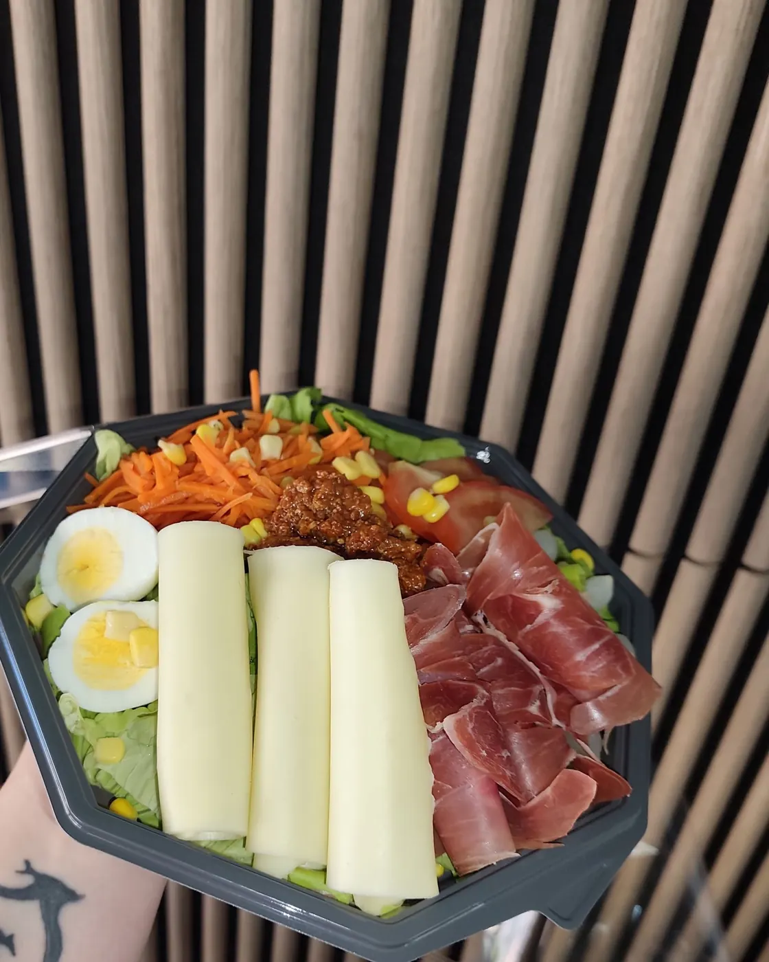 Salade italienne au jambon de Parme et mozzarella